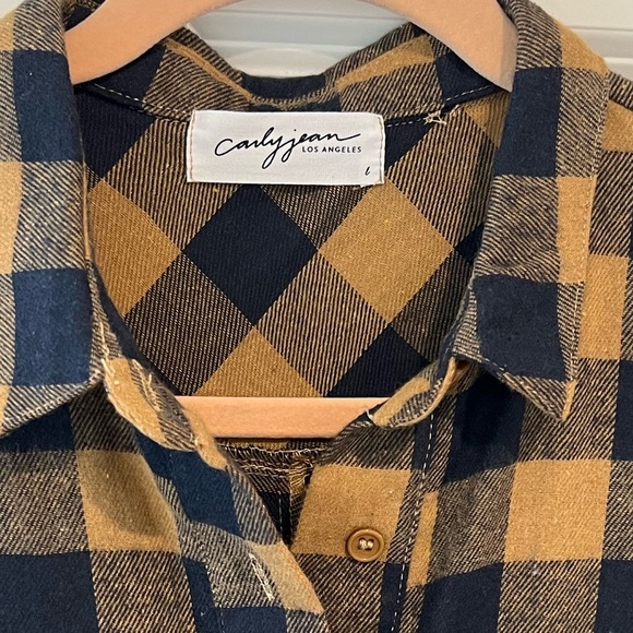 Carly Jean Los Angeles Flannel Top - Picture 2 of 6
